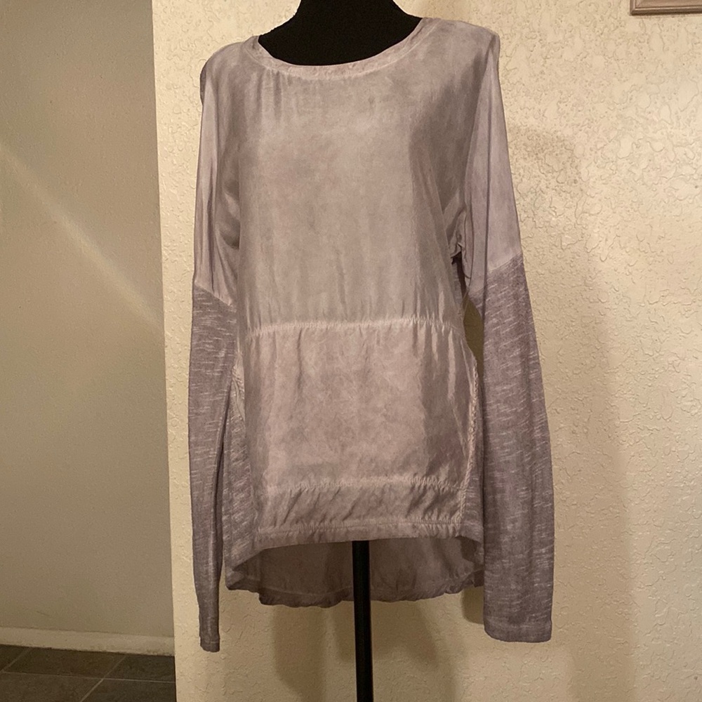 Lady’s Gray Top